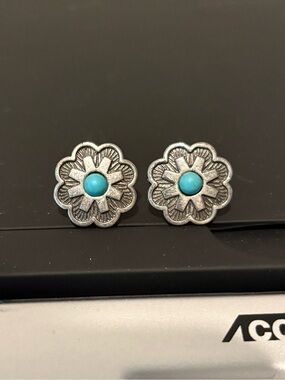 Tipi Faux Turquoise and Silver Flower Stud Earrings